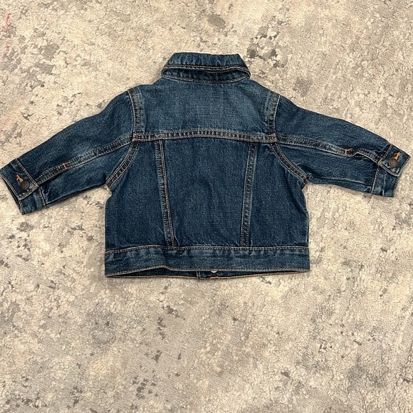 OLD NAVY UNISEX MEDIUM WASH JEAN JACKET SIZE 3-6 MONTHS - Picture 2 of 3